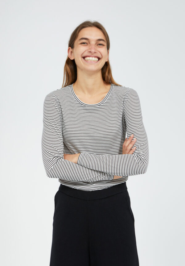 larenaa small stripes black oatmilk
