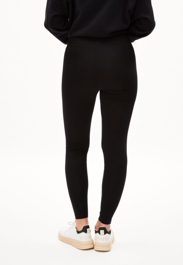 faribaa black 02