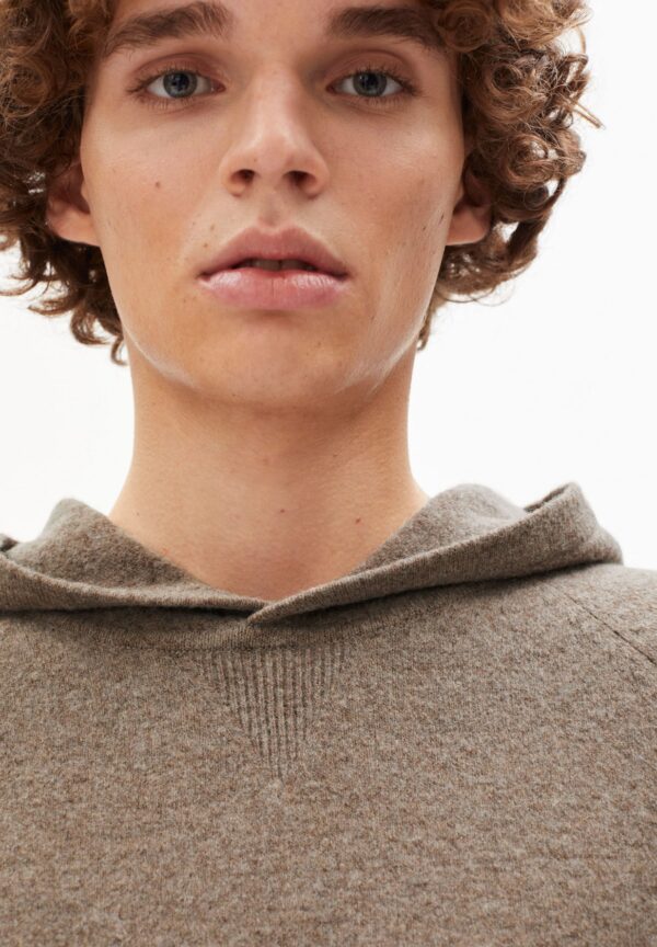 maalik recycled wool dark mud 03