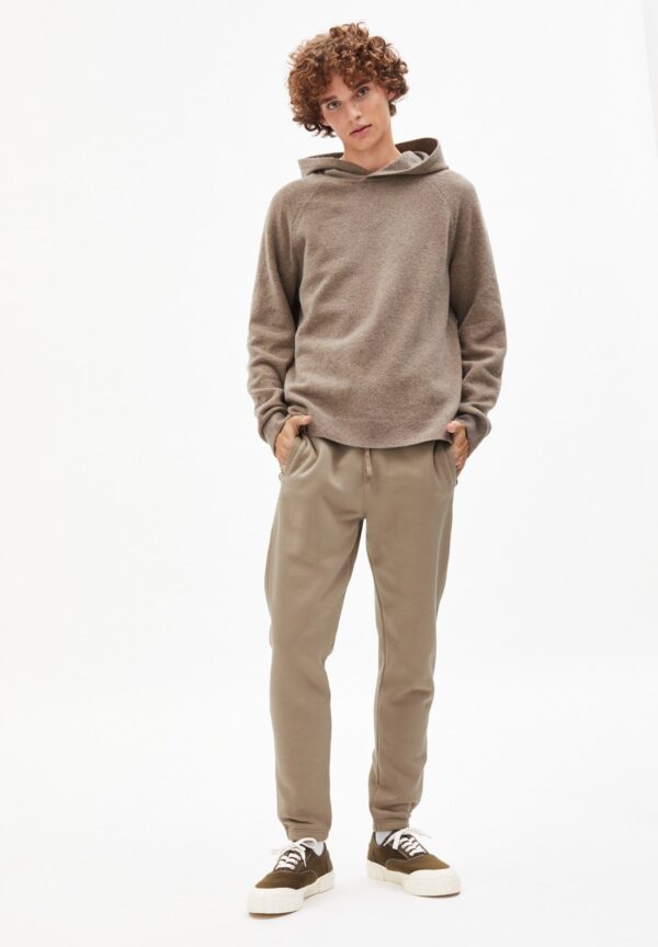 maalik recycled wool dark mud 05